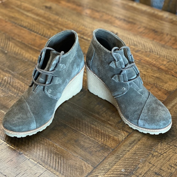 TOMS Desert Edge Olive Suede Wedge Ankle Booties - Size 7.5 - Picture 2 of 10